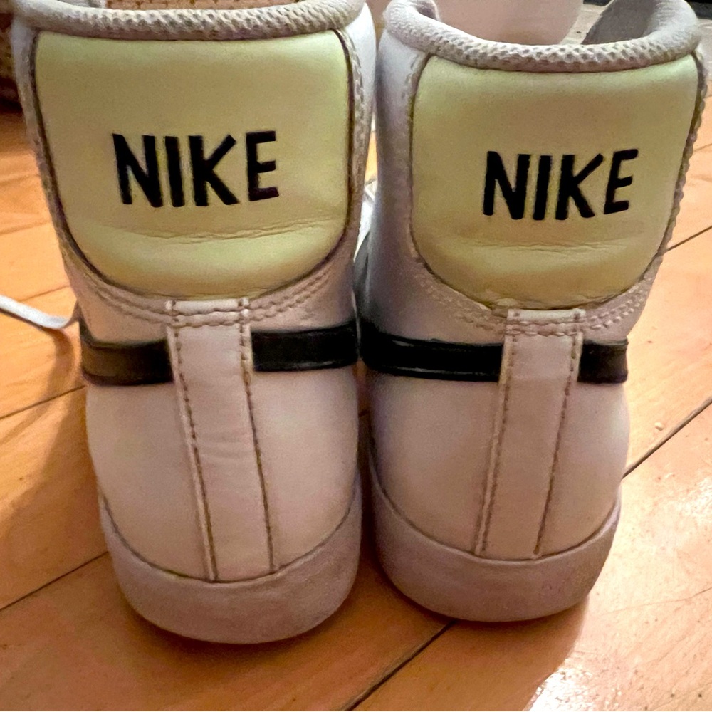 Nike Blazer Shoes Size 5.5Y in GUC